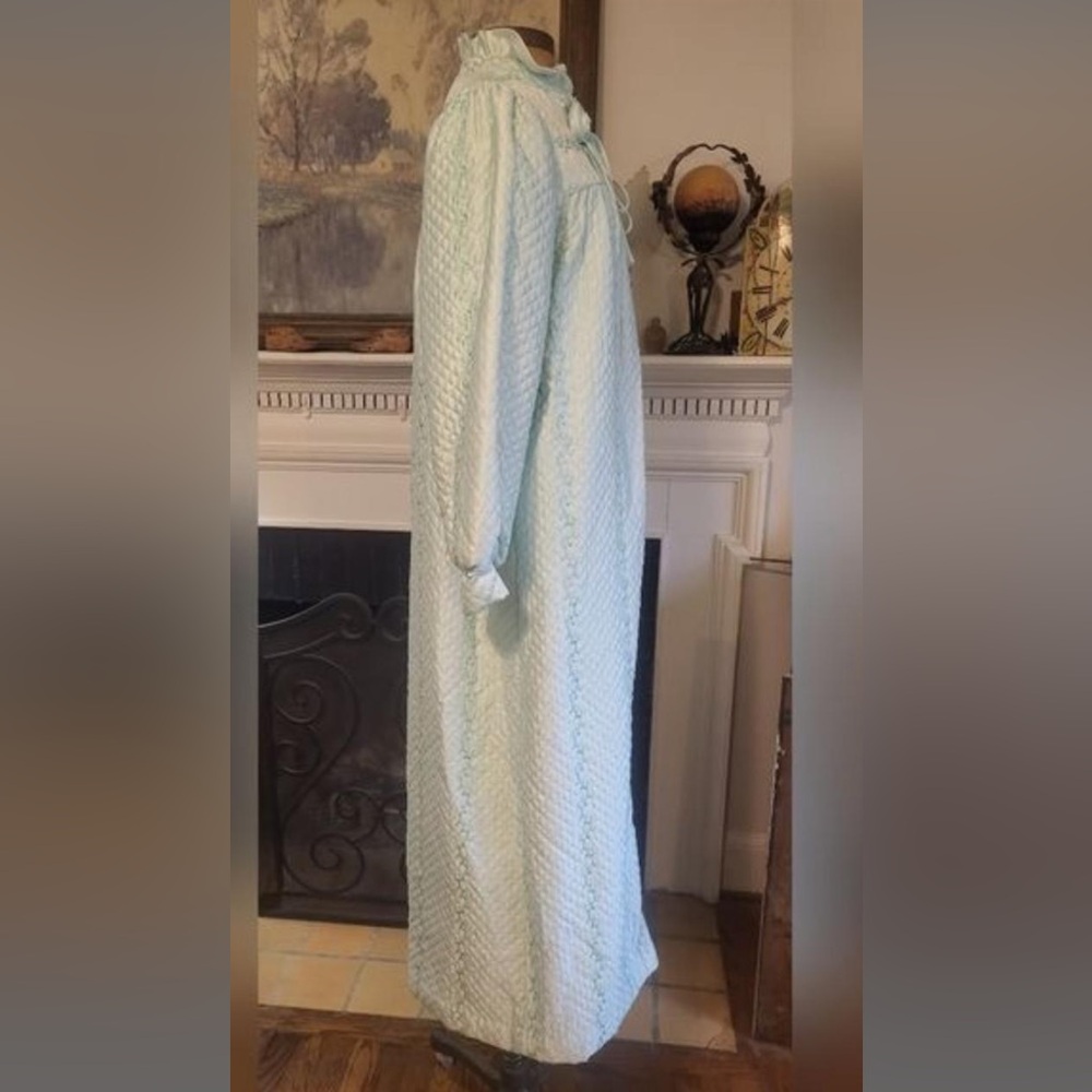 Quilted Robe / Costume - Picture 2 of 6
